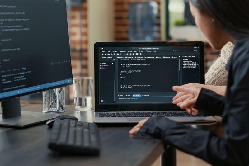 Advantages of Taking Up Python as a Profession