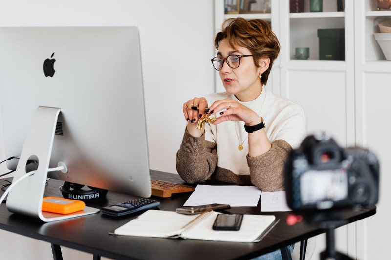 What are the advantages of making a profession in Machine Learning?